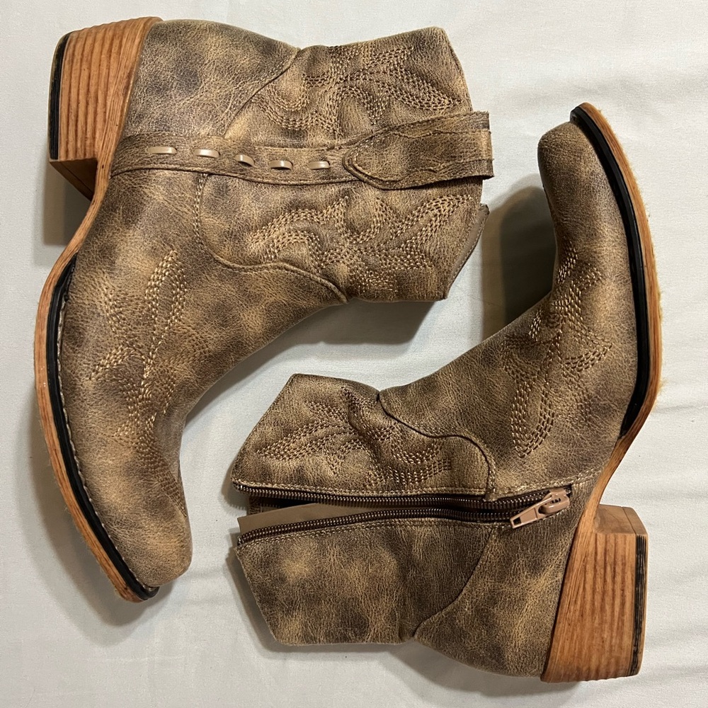 Brooks Brown Western Ankle Boots
